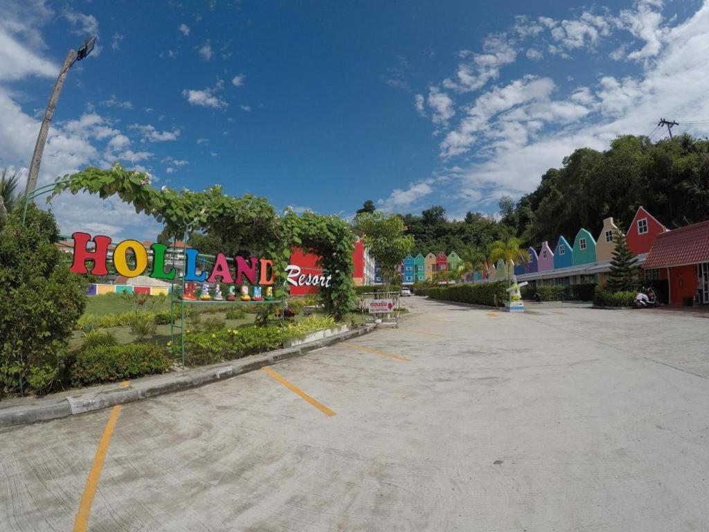 Holland Resort Phuket Buitenkant foto