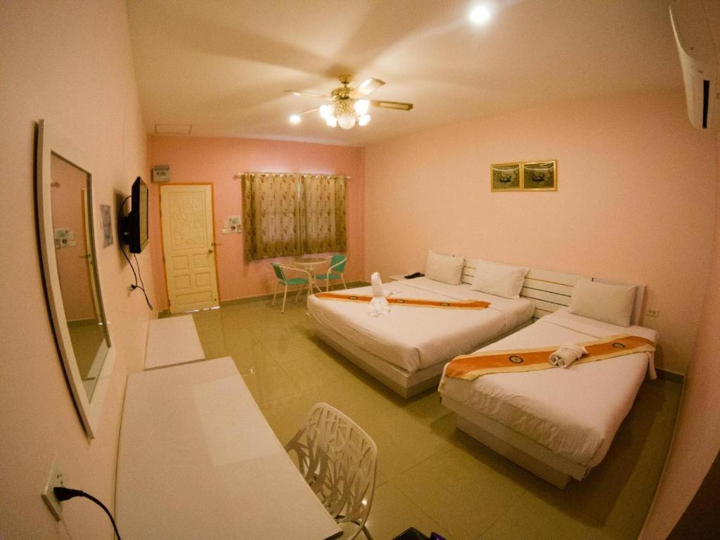 Holland Resort Phuket Buitenkant foto