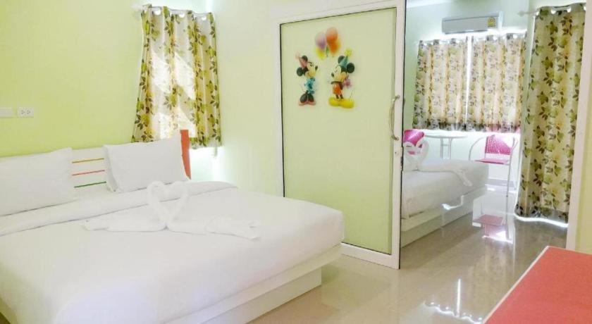 Holland Resort Phuket Buitenkant foto