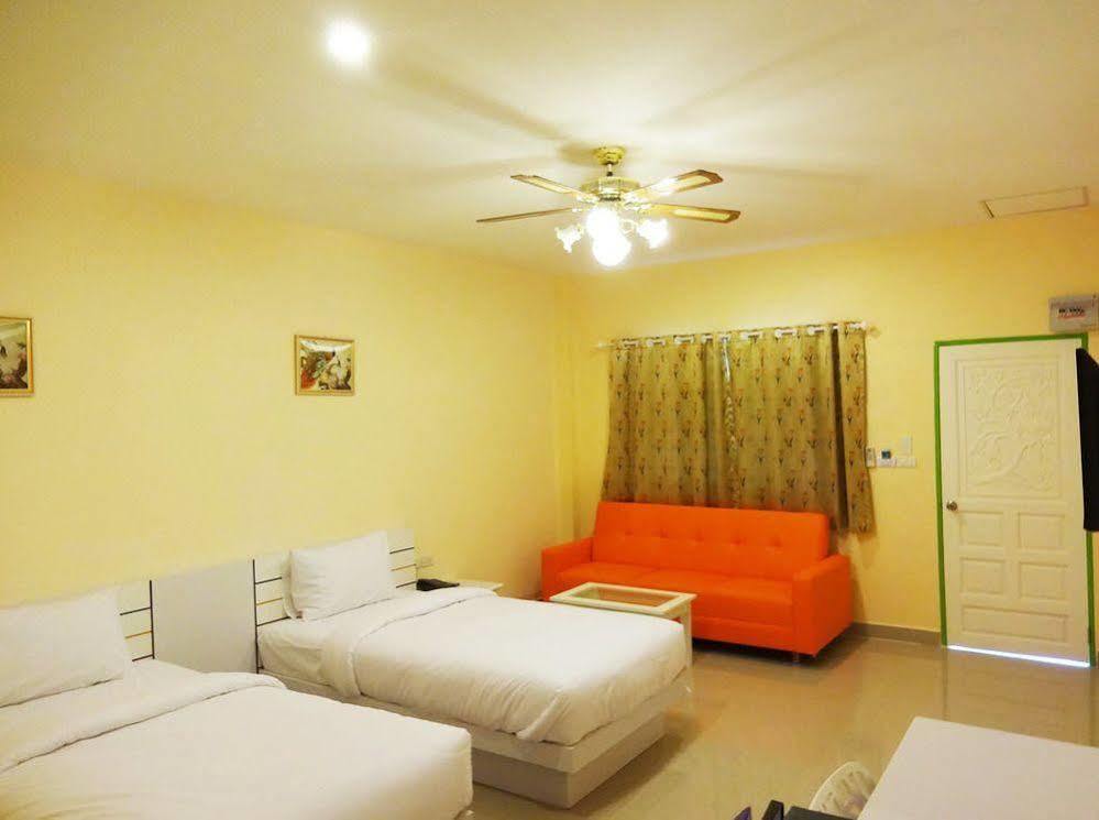 Holland Resort Phuket Buitenkant foto